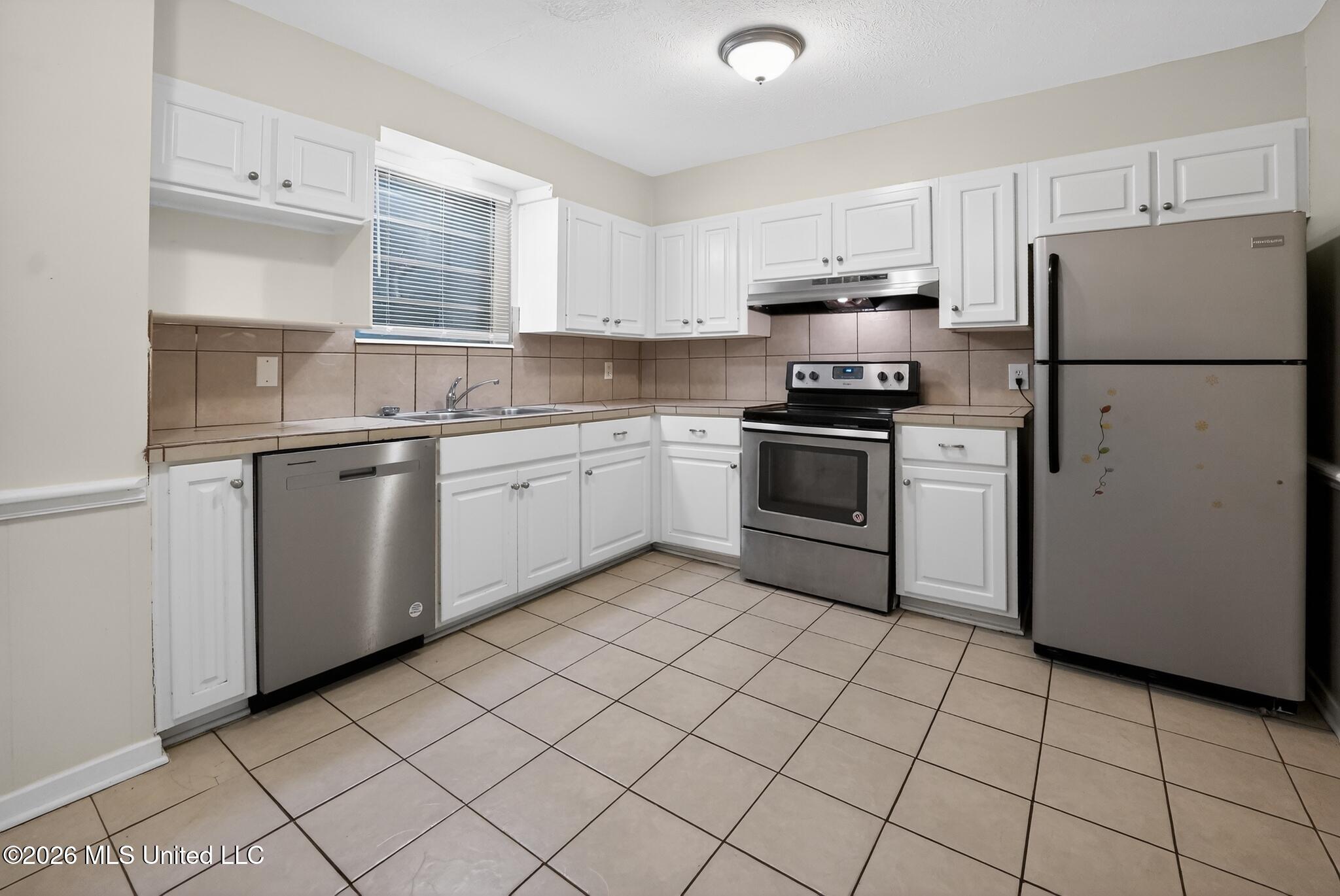 1523 Winchester Street Jackson, MS 39211 - Photo 19 of 34 19_1523_Winchester_St-Kitchen-6783