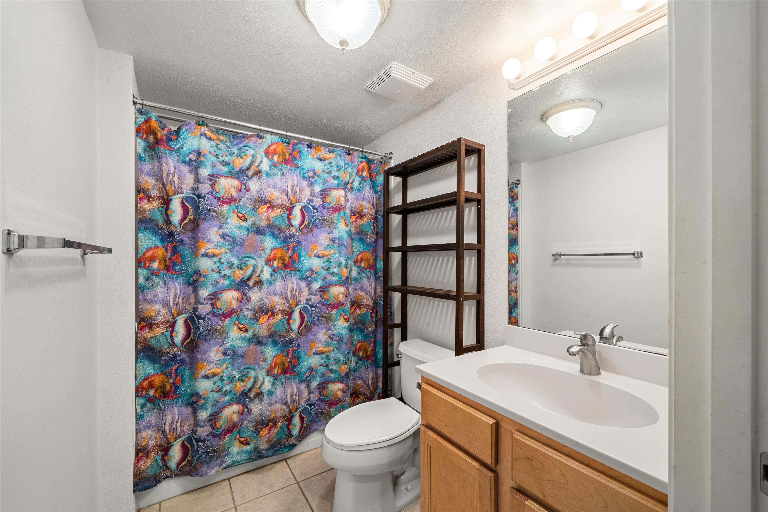 65 Halili Lane, Unit 10F Kihei, HI 96753 - Photo 26 of 48 a bathroom with a sink toilet and shower