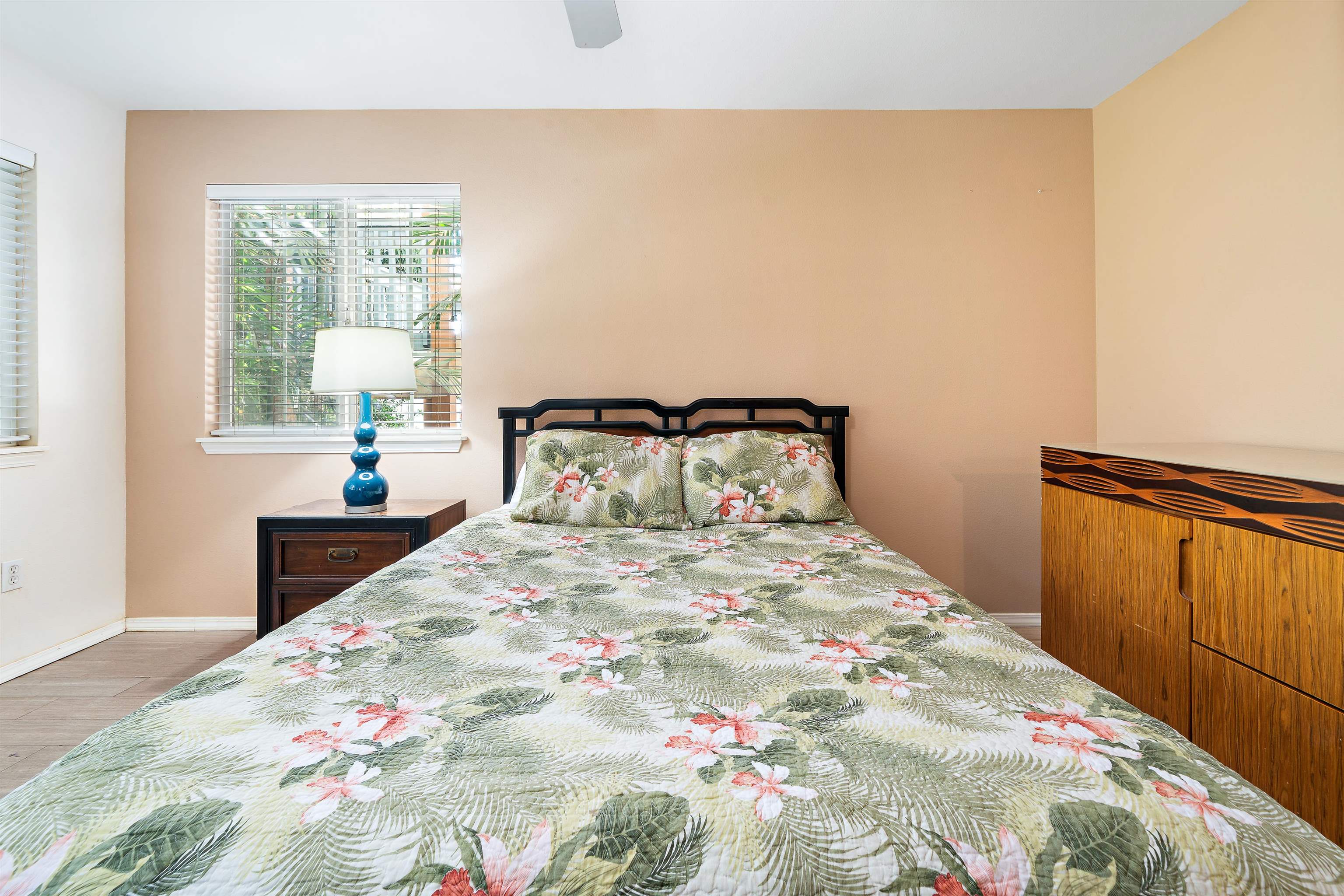 65 Halili Lane, Unit 10F Kihei, HI 96753 - Photo 30 of 48 a bedroom with a bed and a window