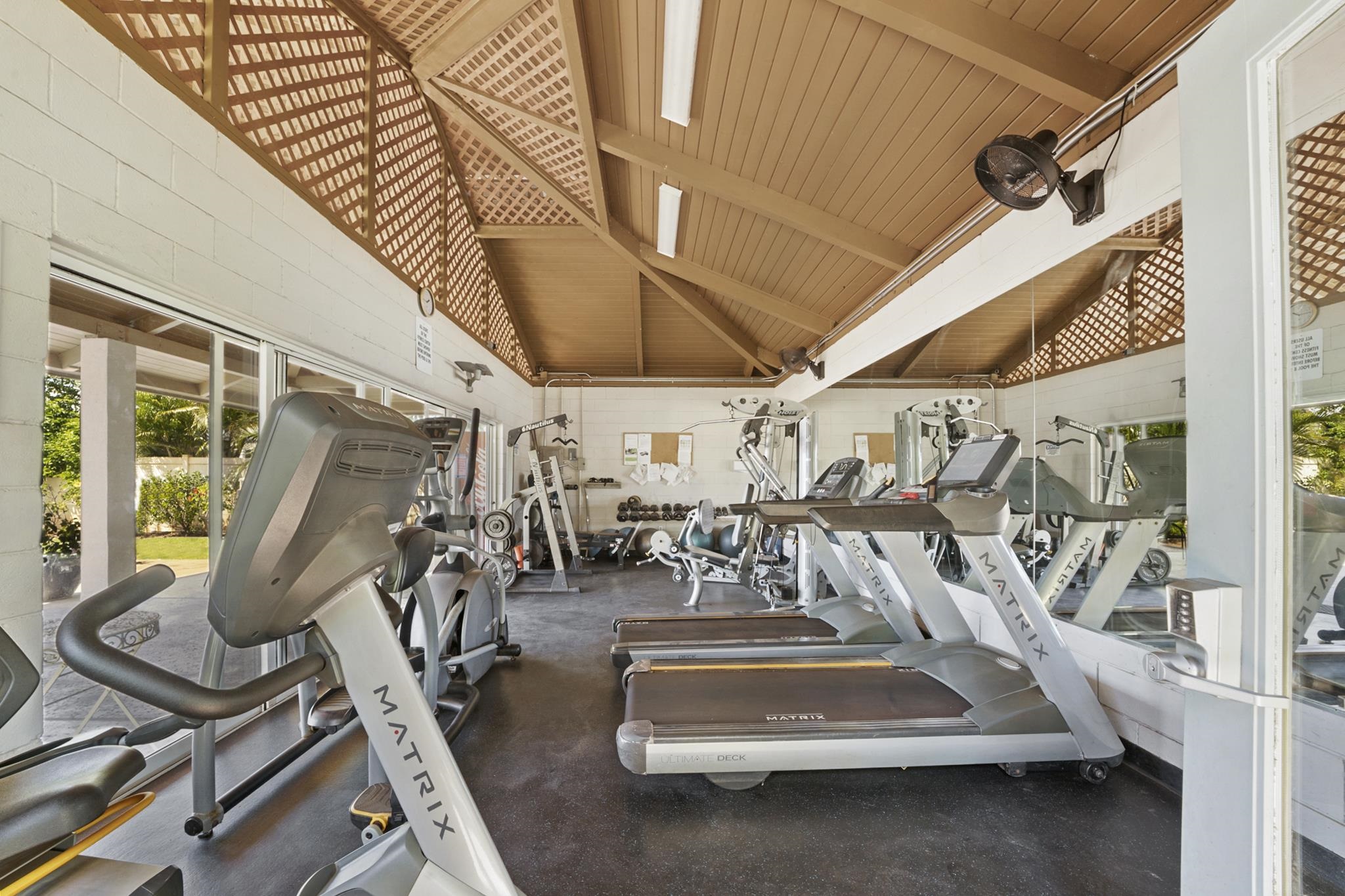 65 Halili Lane, Unit 10F Kihei, HI 96753 - Photo 43 of 48 a view of a room with gym equipment