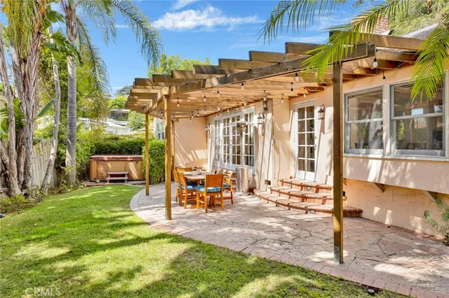 a view of outdoor space yard and porch