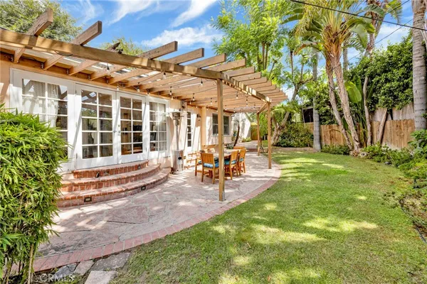 a view of a house with backyard and sitting area