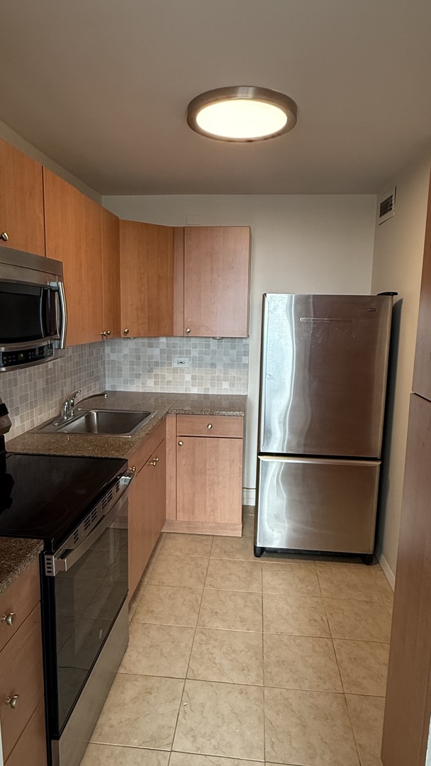 1850 North Clark Street, Unit 810 Chicago, IL 60614 - Photo 5 of 14
