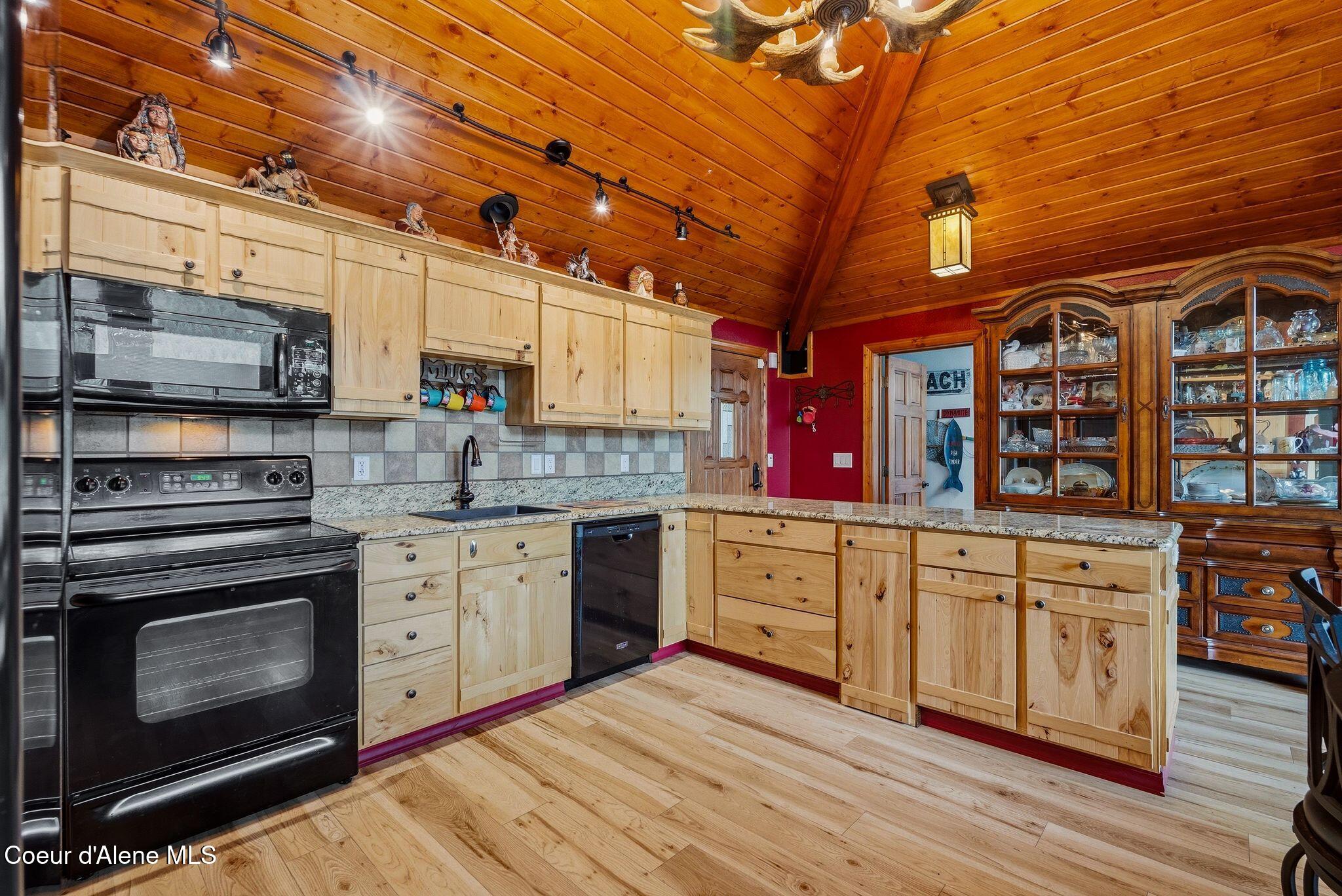 36 Gosling Point Priest River, ID 83856 - Photo 16 of 71 Custom cabinetry