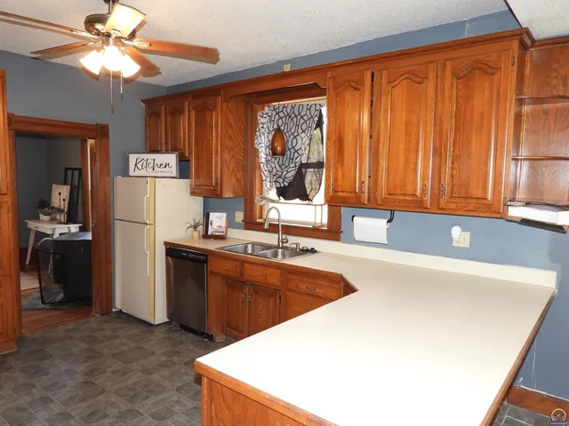 $155,000 | 320 West Dayton Avenue, Burlingame, KS 66413
