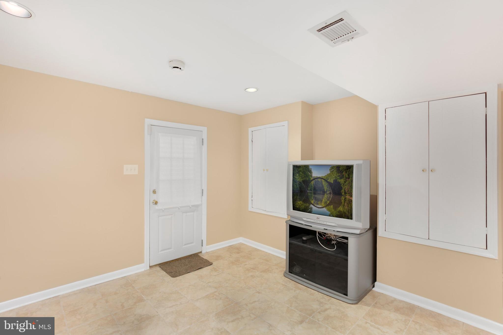 10610 Meadowhill Road Silver Spring, MD 20901 - Photo 32 of 40 Gallery Image 32