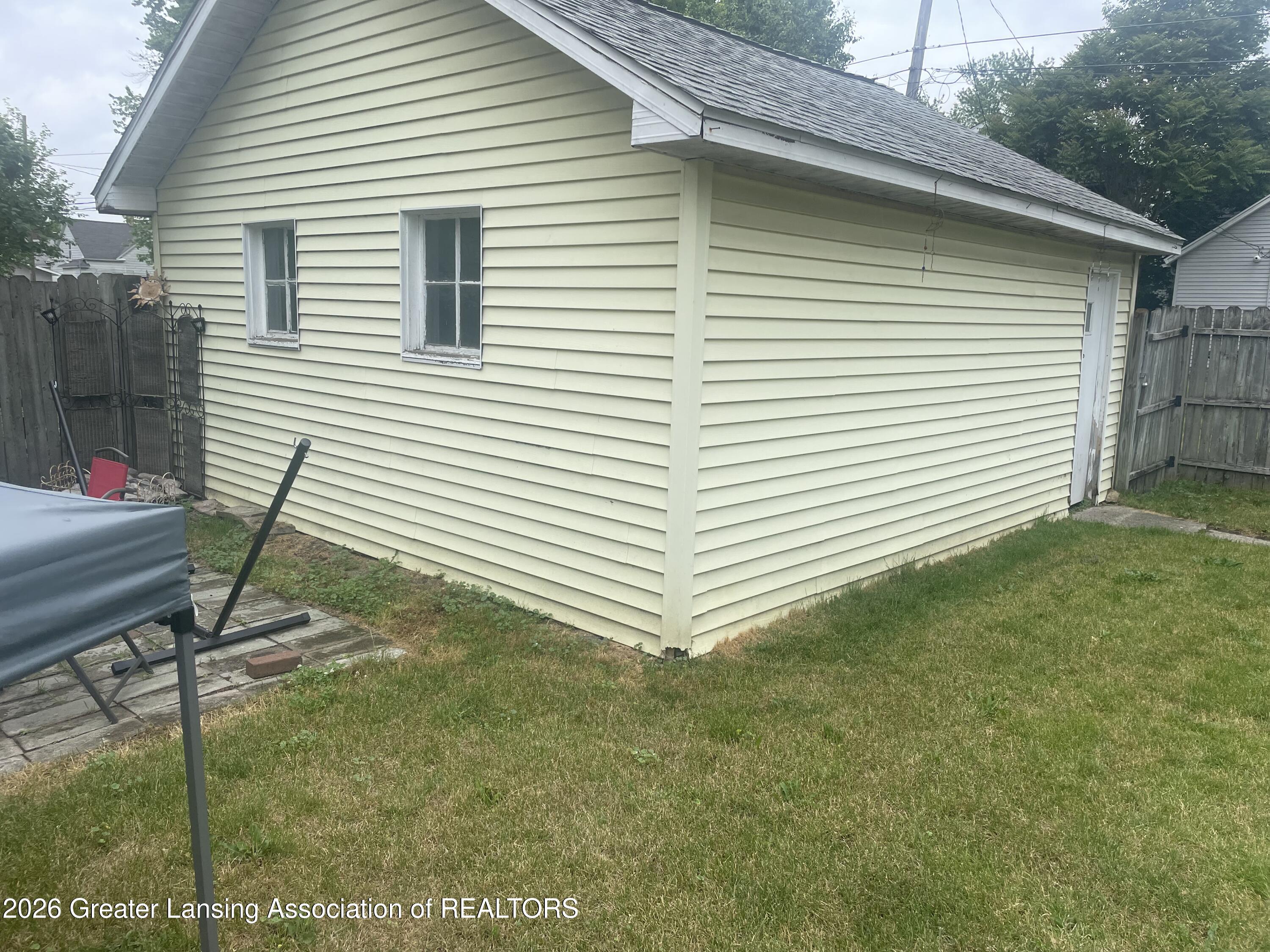 711 Taylor Street Bay City, MI 48708 - Photo 21 of 22 garage