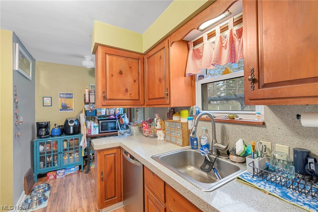 1375 Cranover Road Cleveland, OH 44124 - Photo 10 of 26