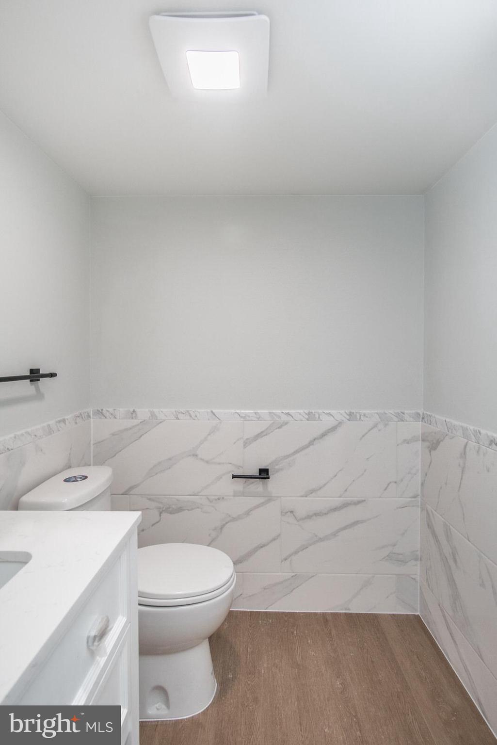 558 Sentinel Road Moorestown, NJ 08057 - Photo 137 of 144 a bathroom with a toilet a sink and a bathtub