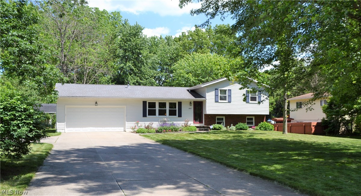 3907 Leewood Road Stow, OH 44224 - Photo 3 of 22 Gallery Image 3
