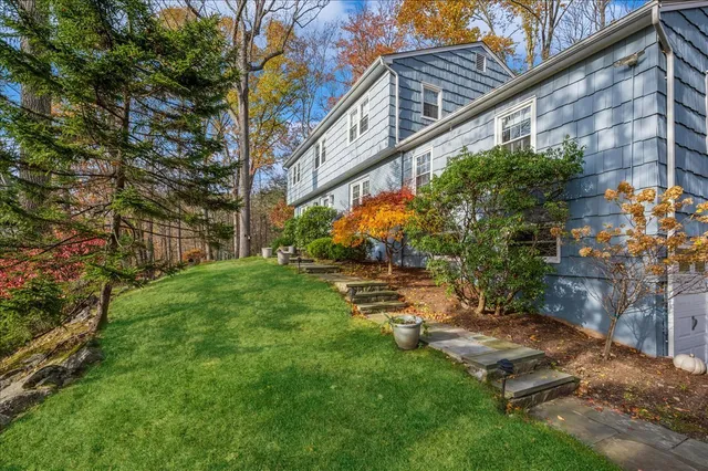 $899,000 | 42 Hannahs Road, Stamford, CT 06903