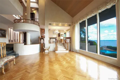 $9,800,000 | 15 Gatsby Lane, Great Neck, NY 11024