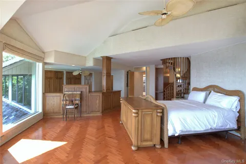 $9,800,000 | 15 Gatsby Lane, Great Neck, NY 11024