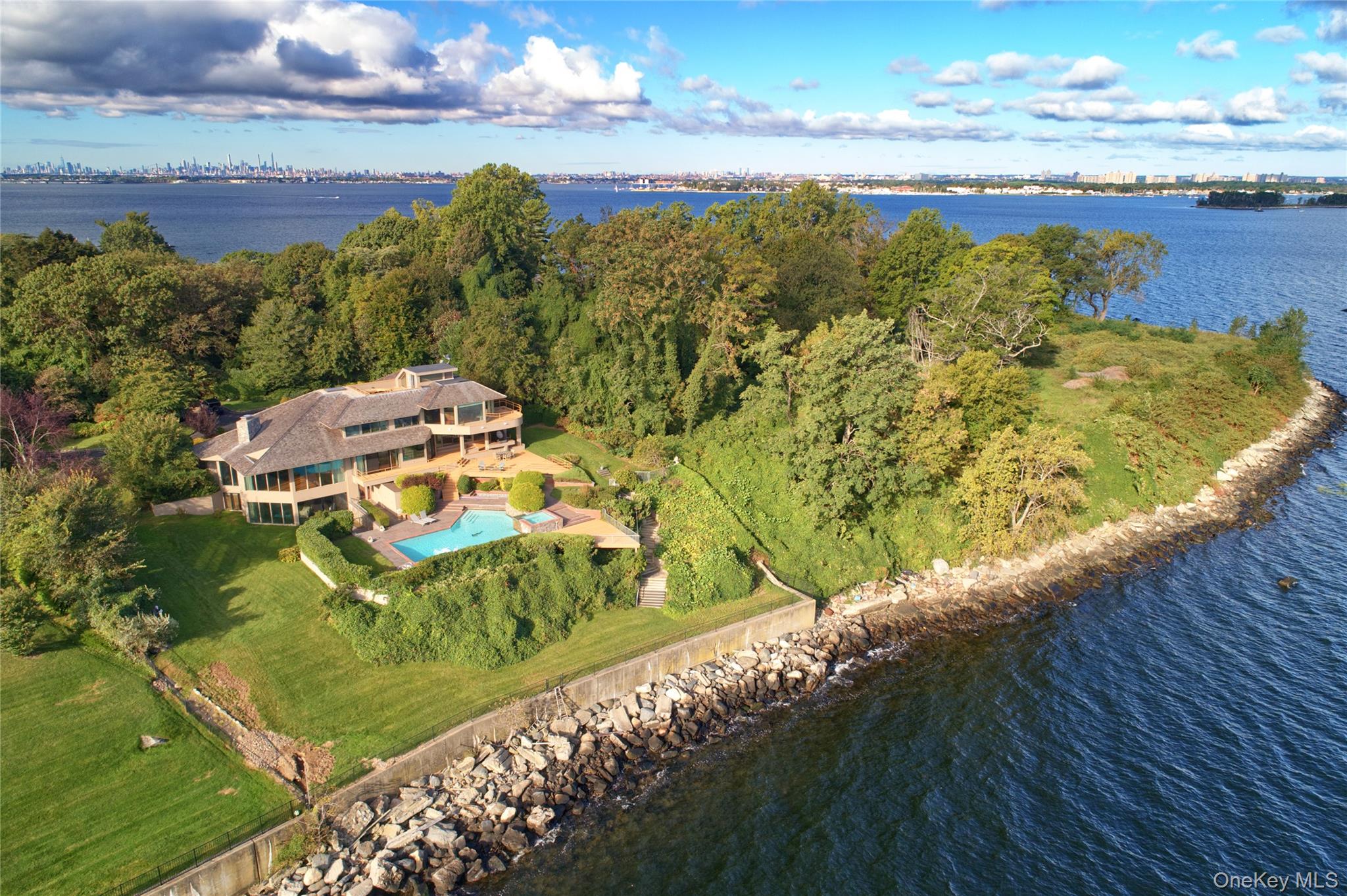 15 Gatsby Lane Great Neck, NY 11024 - Photo 3 of 12 a view of a city