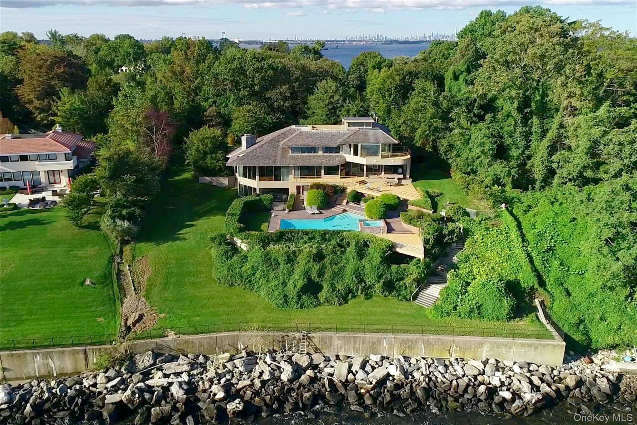 15 Gatsby Lane Great Neck, NY 11024 - Photo 7 of 12 a aerial view of a house