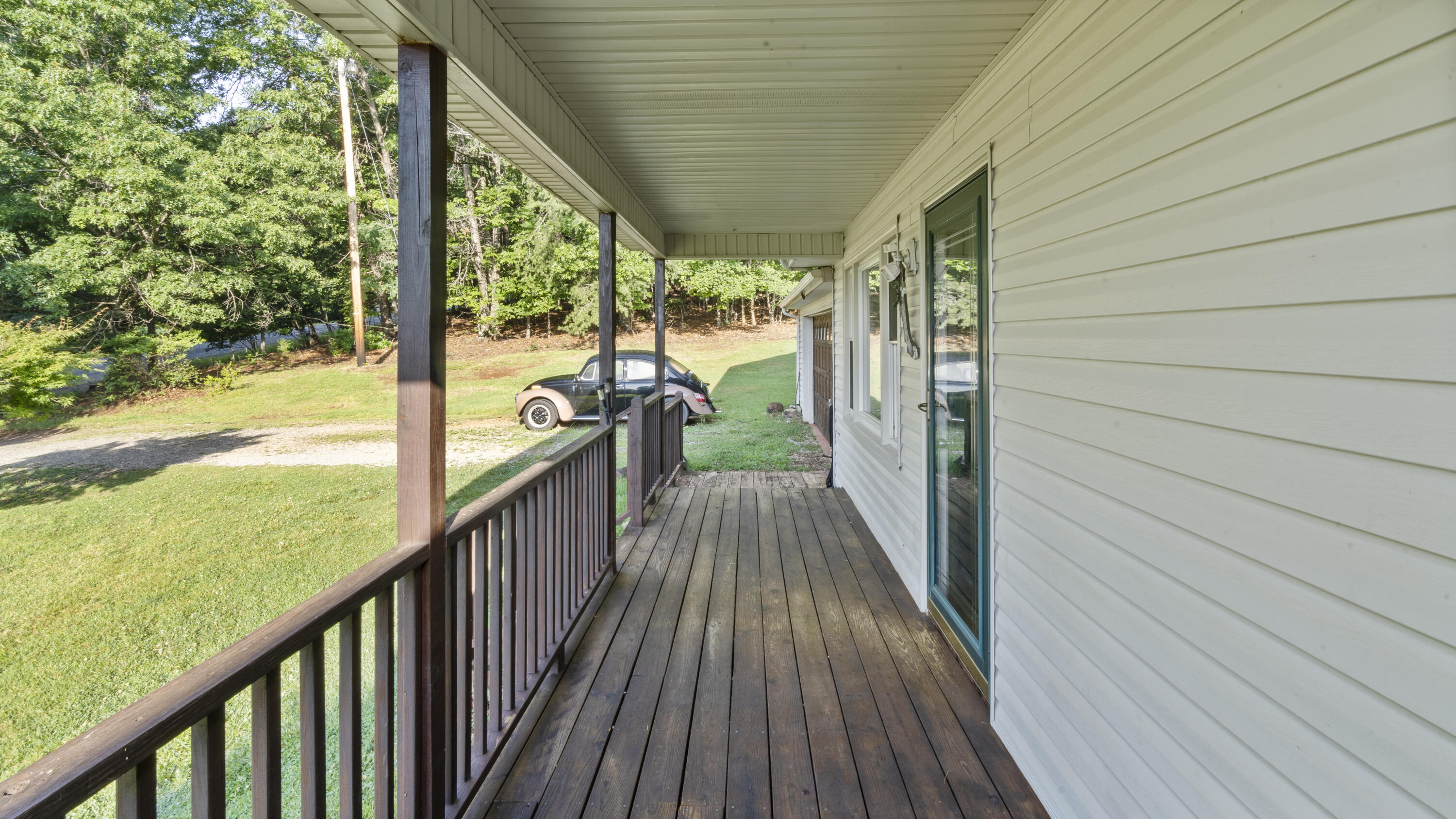 180 Ridgeway Road Hardy, VA 24101 - Photo 4 of 24 DSC02884
