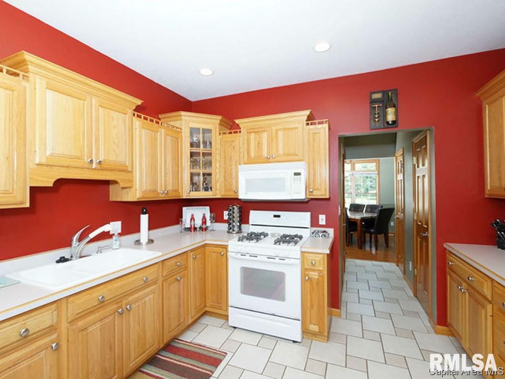 2101 Disar Drive Springfield, IL 62711 - Photo 8 of 24 Gallery Image 8