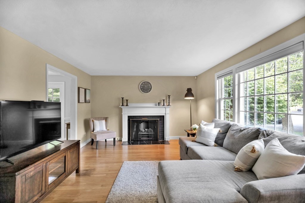 37 Hillcrest Road Medfield, MA 02052 - Photo 5 of 33 Gallery Image 5