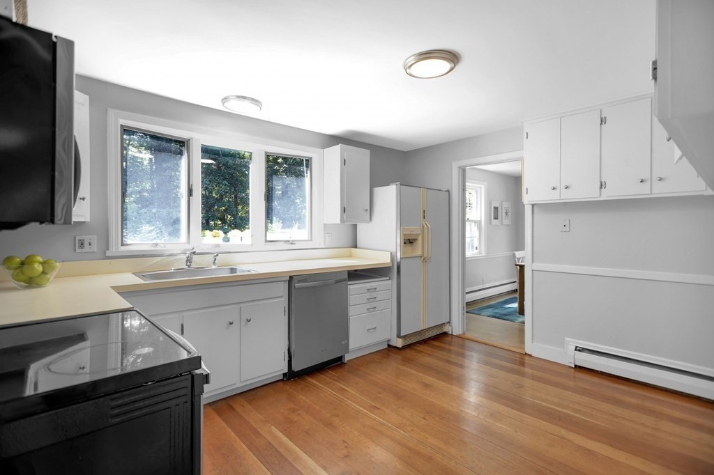 37 Hillcrest Road Medfield, MA 02052 - Photo 9 of 33 Gallery Image 9