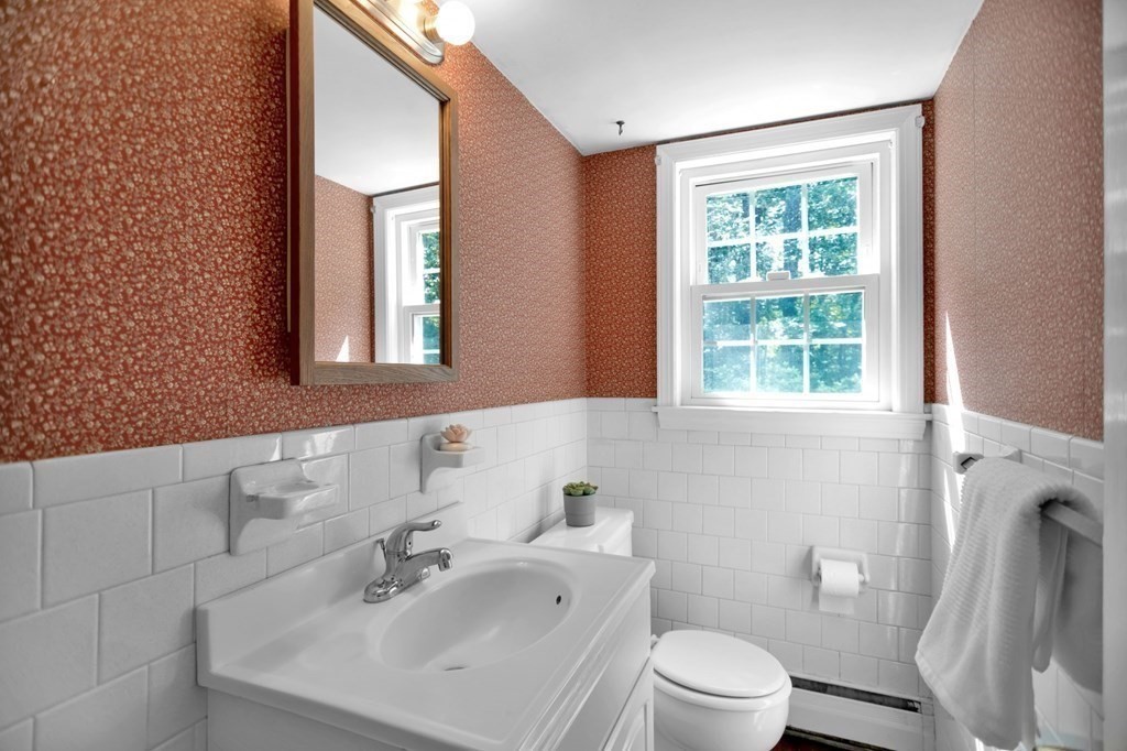 37 Hillcrest Road Medfield, MA 02052 - Photo 10 of 33 Gallery Image 10