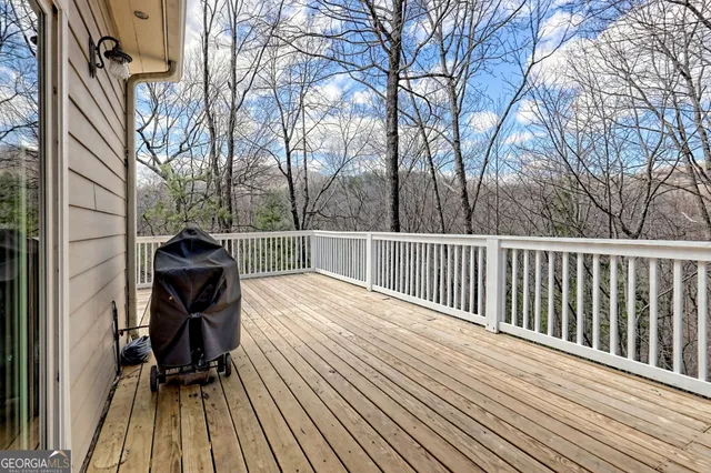 a view of entryway with a front door