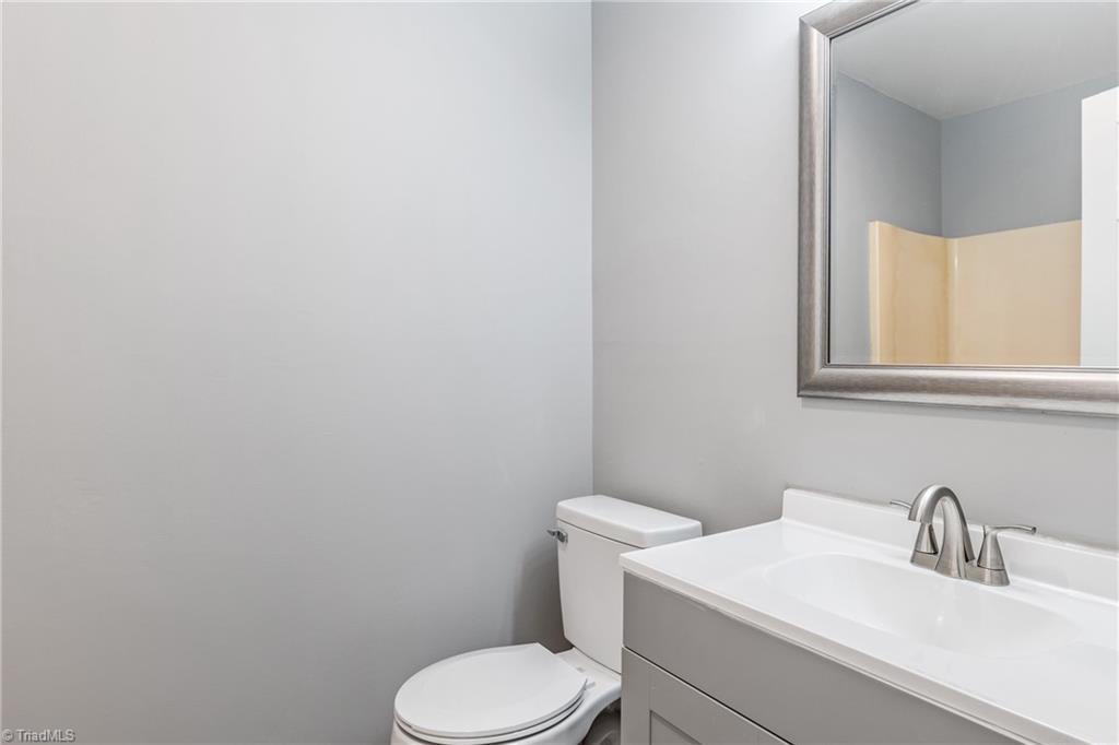 3715 Country Ridge Road Greensboro, NC 27405 - Photo 33 of 35 Gallery Image 33