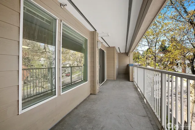 $620,000 | 3919 Latona Avenue Northeast, Unit 402, Seattle, WA 98105