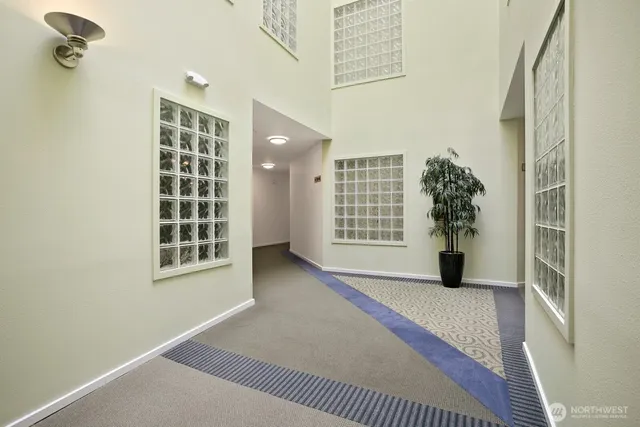 $620,000 | 3919 Latona Avenue Northeast, Unit 402, Seattle, WA 98105