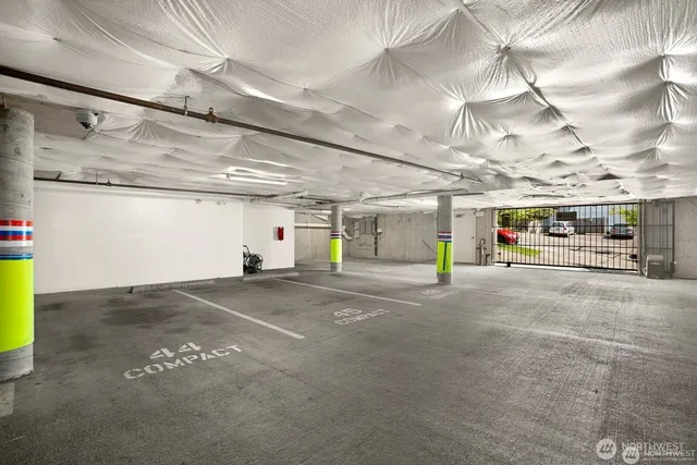 $620,000 | 3919 Latona Avenue Northeast, Unit 402, Seattle, WA 98105