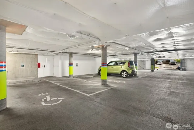 $620,000 | 3919 Latona Avenue Northeast, Unit 402, Seattle, WA 98105