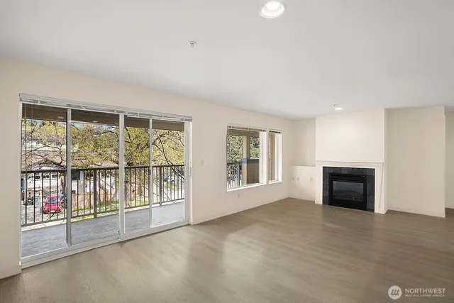 $620,000 | 3919 Latona Avenue Northeast, Unit 402, Seattle, WA 98105