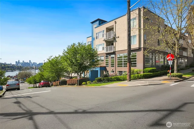 $620,000 | 3919 Latona Avenue Northeast, Unit 402, Seattle, WA 98105
