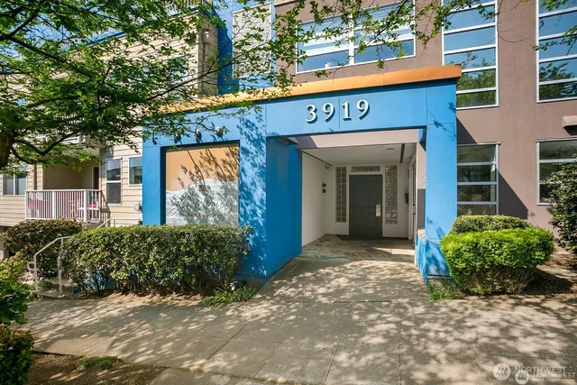 $620,000 | 3919 Latona Avenue Northeast, Unit 402, Seattle, WA 98105