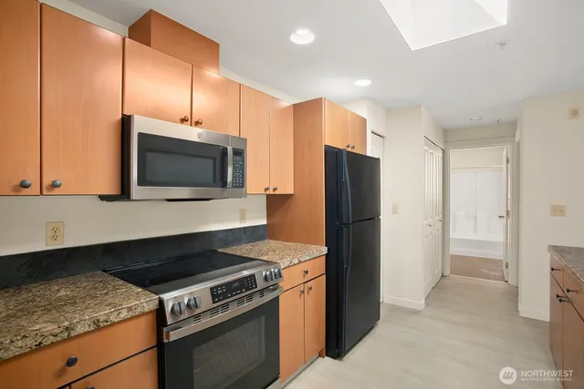 $620,000 | 3919 Latona Avenue Northeast, Unit 402, Seattle, WA 98105