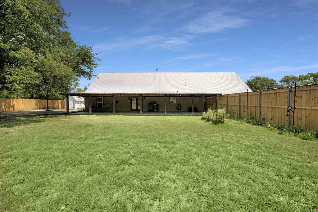 1511 North Walnut Grove Road Midlothian, TX 76065 - Photo 30 of 39 a view of a garden