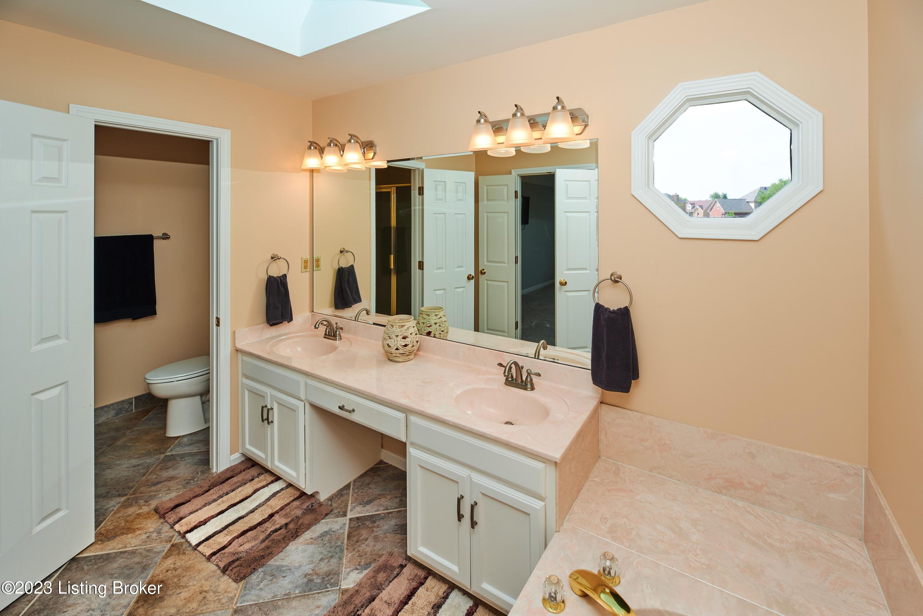 10407 Long Home Road Louisville, KY 40291 - Photo 20 of 29 Primary Bath