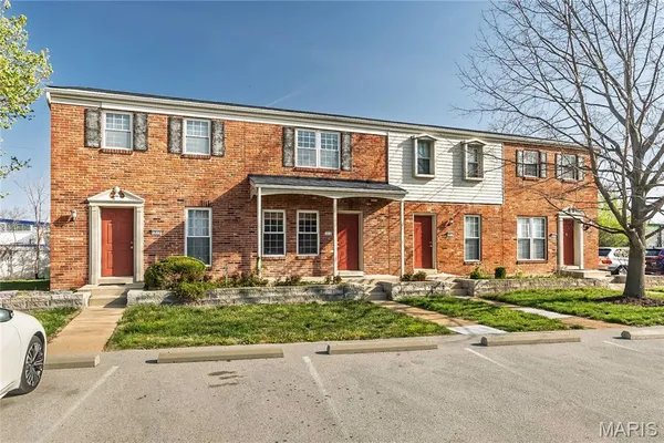 $169,900 | 1212 Clarkson Court, Unit 1212, Ballwin, MO 63011