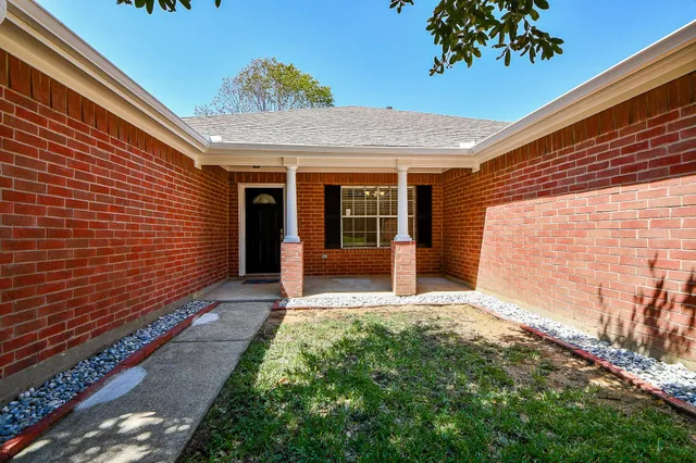 $2,650 | 835 Victoria Lakes Drive, Katy, TX 77493