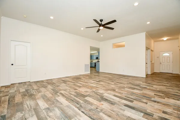 a view of a livingroom with a ceiling fan