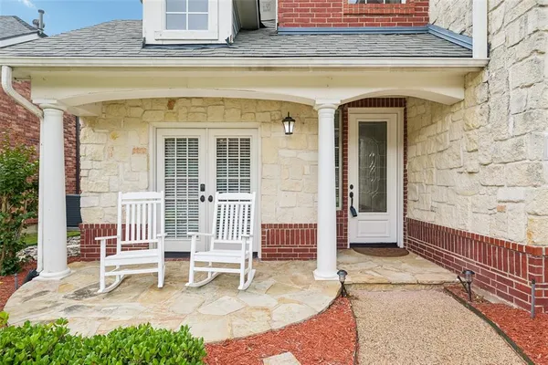 a view of house with outdoor seating space