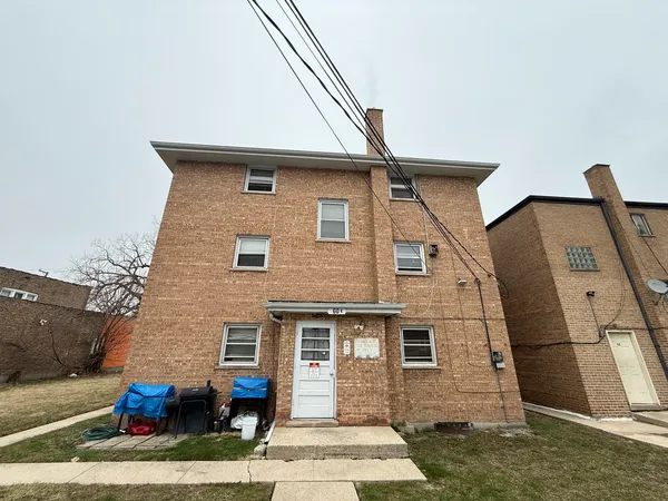 a front view of a house with garage