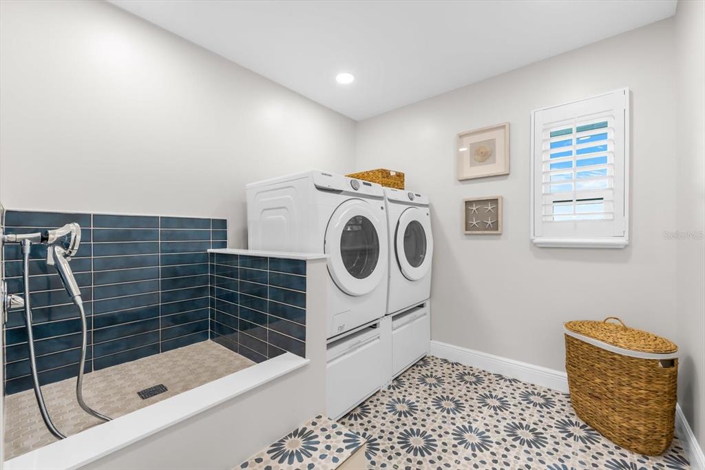 16895 1st Street East North Redington Beach, FL 33708 - Photo 52 of 97 a bathroom with a window and a shower