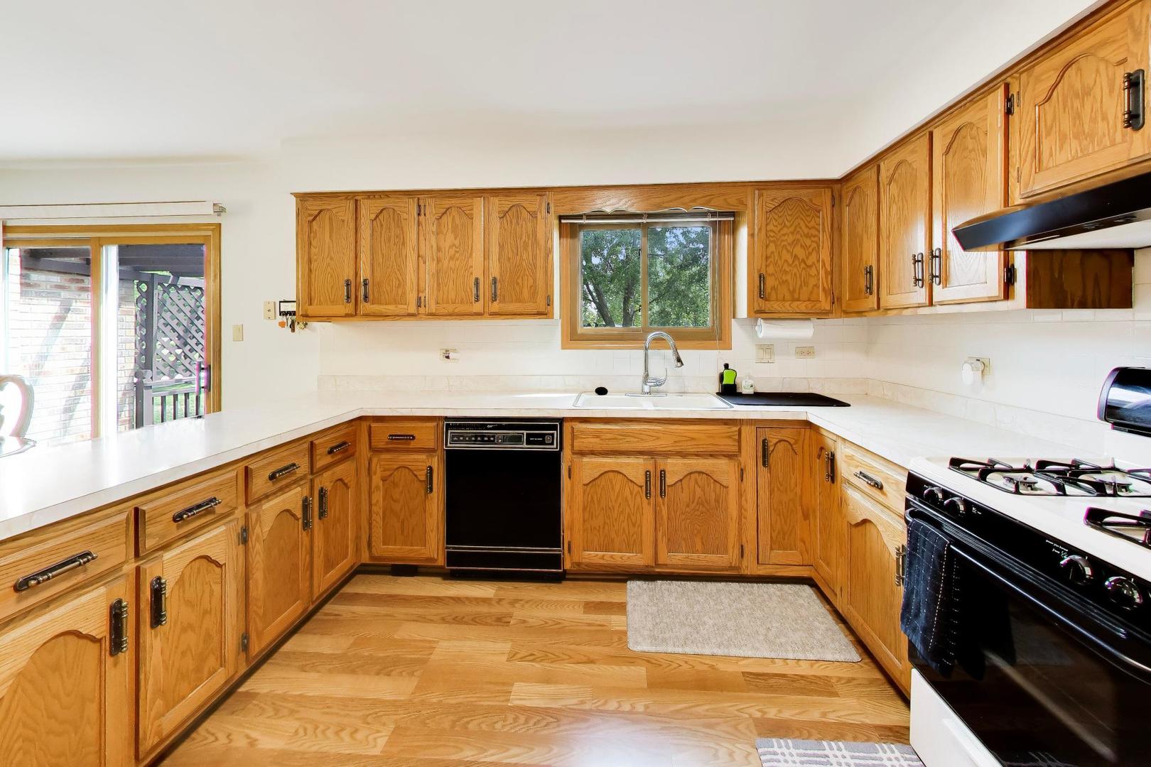 7533 Wilton Road Darien, IL 60561 - Photo 7 of 19 Gallery Image 7
