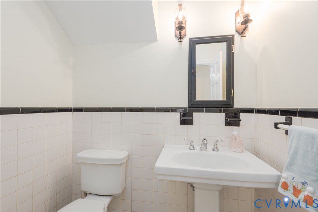1400 Buford Road North Chesterfield, VA 23235 - Photo 18 of 50 Half Bath - Right Side