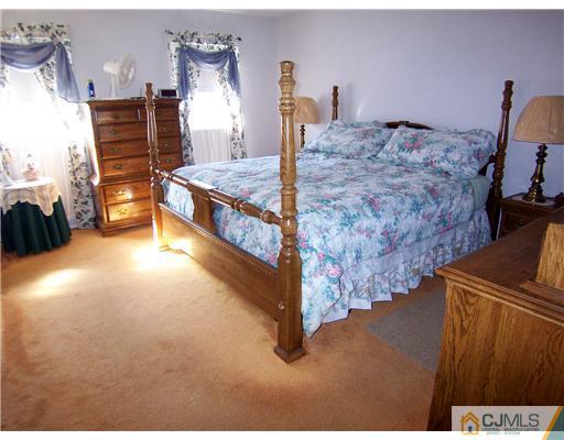 7 Periwinkle Place Colonia, NJ 07067 - Photo 12 of 21 Gallery Image 12