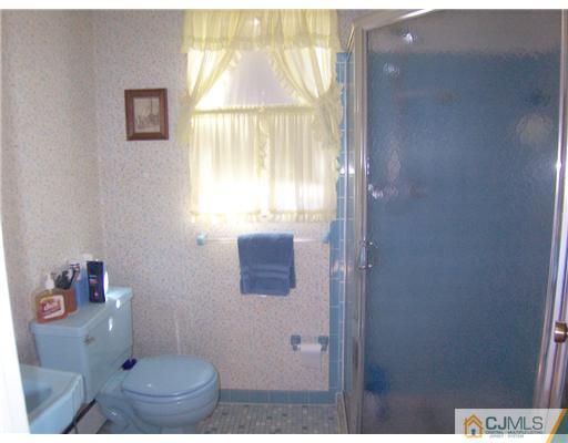 7 Periwinkle Place Colonia, NJ 07067 - Photo 13 of 21 Gallery Image 13