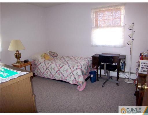 7 Periwinkle Place Colonia, NJ 07067 - Photo 15 of 21 Gallery Image 15