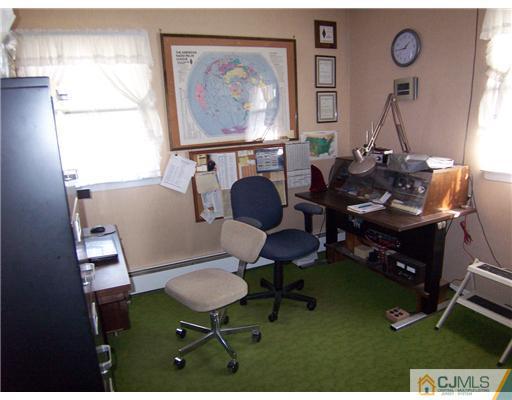 7 Periwinkle Place Colonia, NJ 07067 - Photo 16 of 21 Gallery Image 16