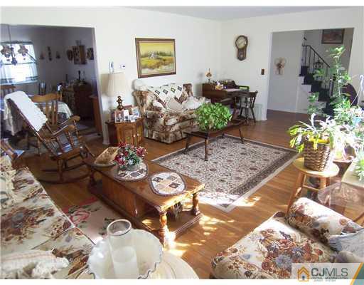 7 Periwinkle Place Colonia, NJ 07067 - Photo 3 of 21 Gallery Image 3