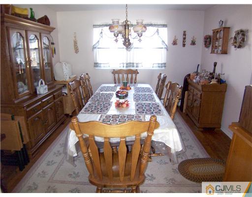 7 Periwinkle Place Colonia, NJ 07067 - Photo 6 of 21 Gallery Image 6